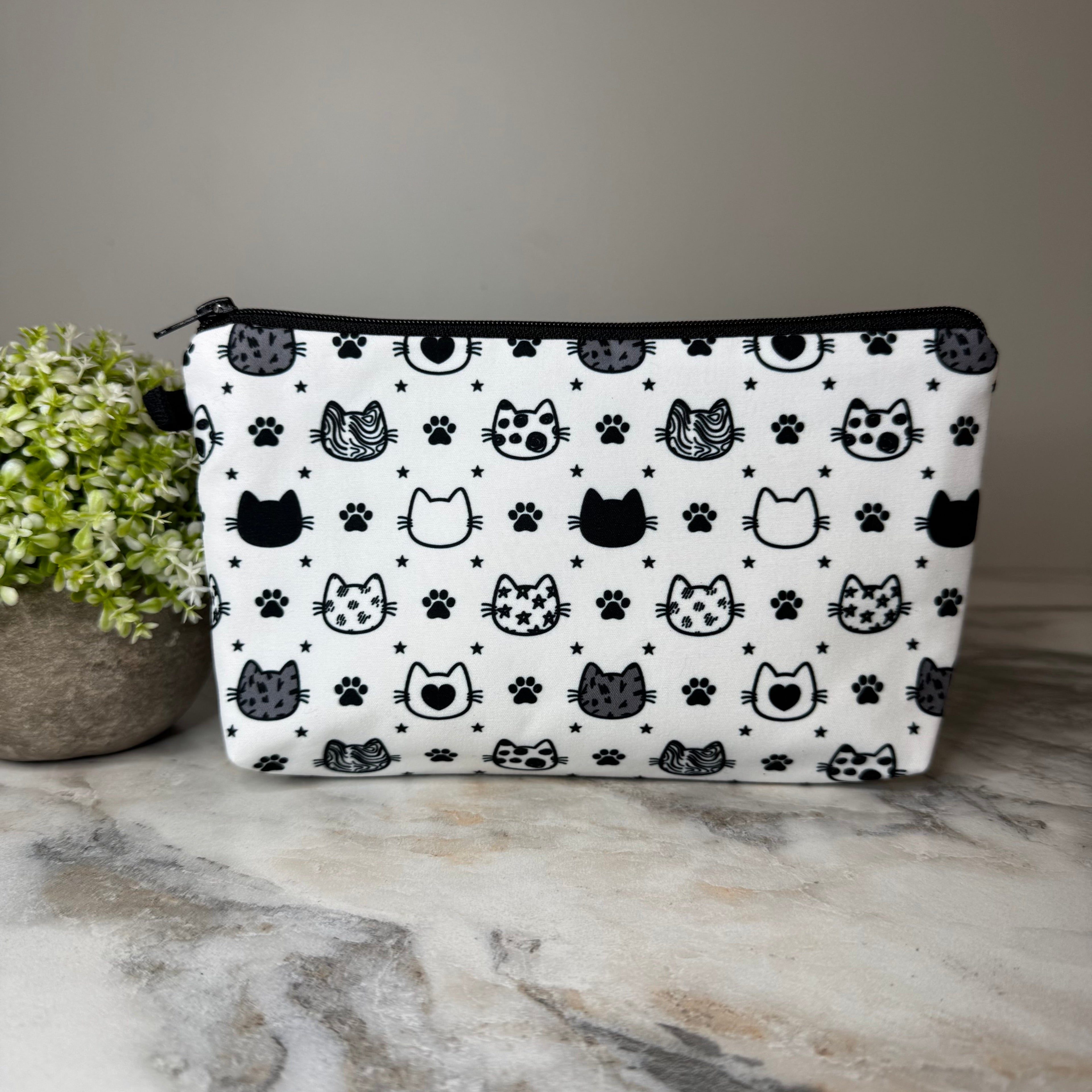 Pouch - Cat, Black & White Heads